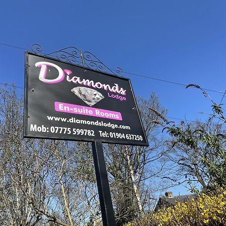 Diamonds Lodge Near York Hospital Εξωτερικό φωτογραφία