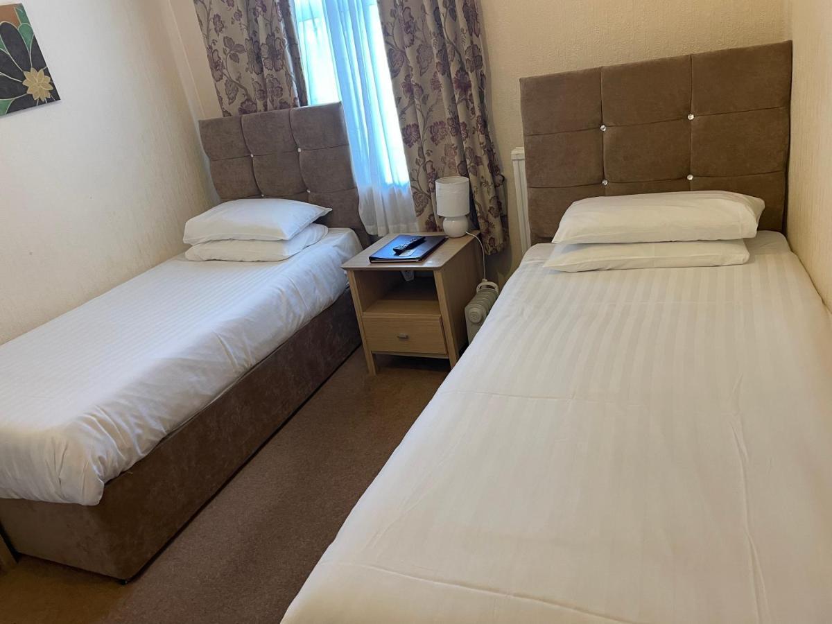 Diamonds Lodge Near York Hospital Εξωτερικό φωτογραφία