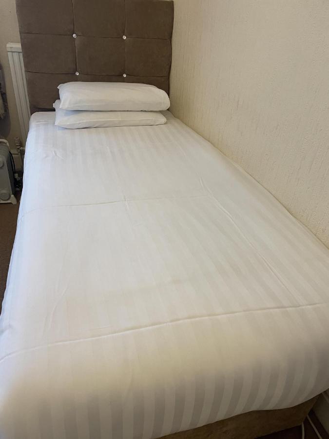 Diamonds Lodge Near York Hospital Εξωτερικό φωτογραφία
