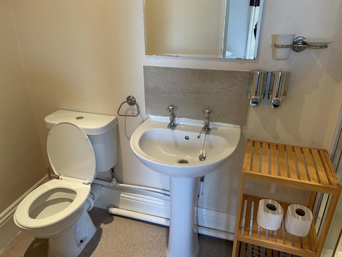 Diamonds Lodge Near York Hospital Εξωτερικό φωτογραφία